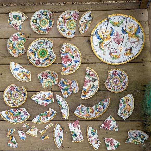 Broken  dishes for crafting - Picture 3 of 7